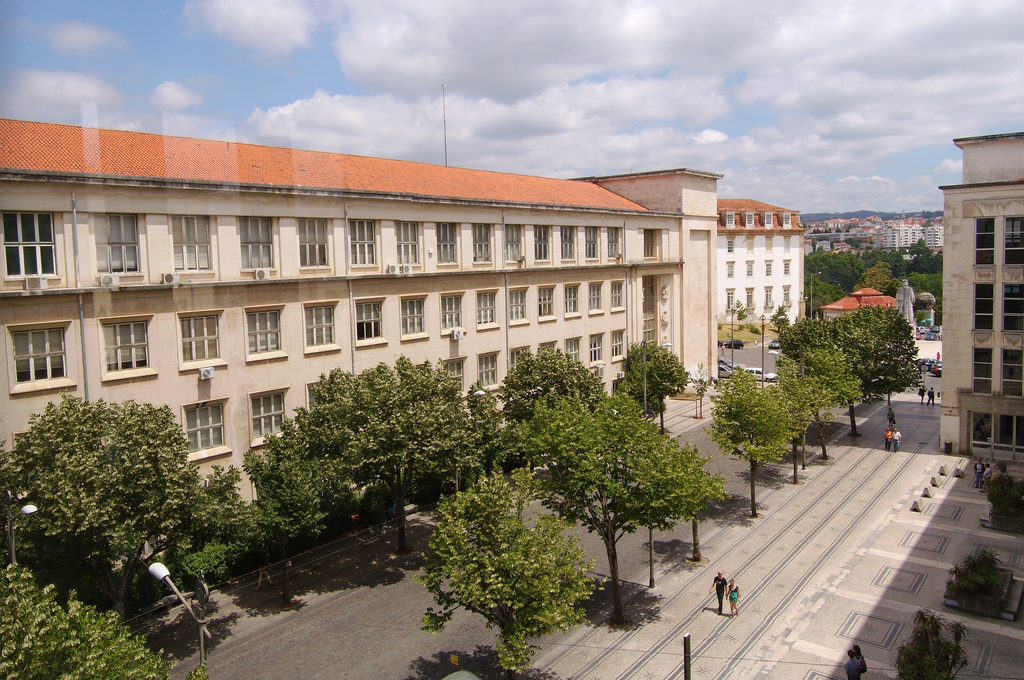 Faculdade de medicina (polo 1) da Universidade de Coimbra. Vista do departamento de física.