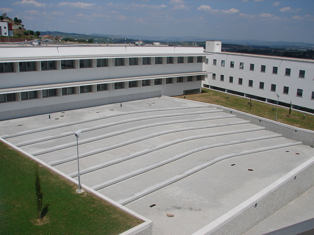 his is the outside auditorium of the Health Sciences Faculty of UBI