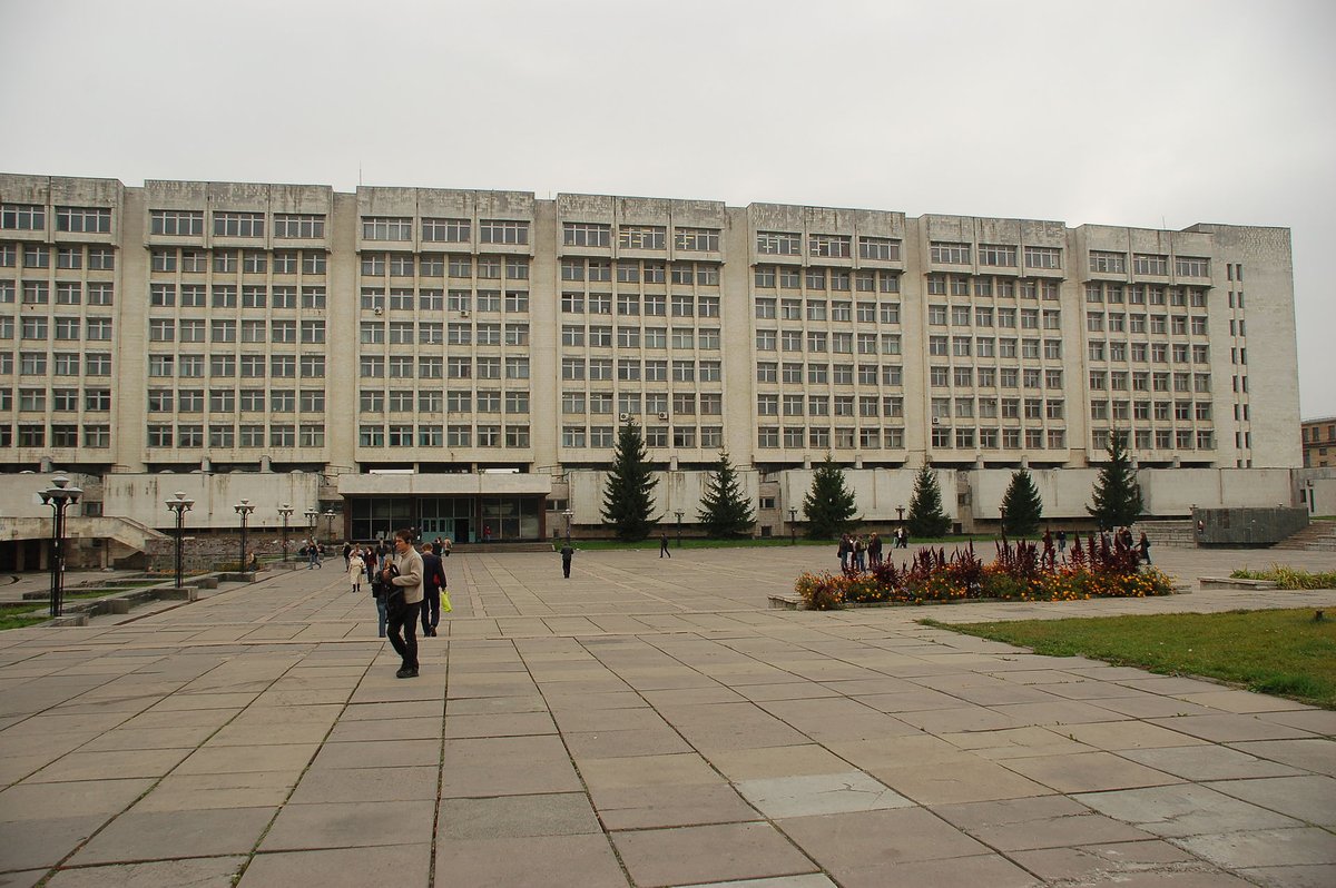 National Technical University of Ukraine. Korpus number 7 of NTUU-KPI, dedicated to Chemistry. Main entrance. 2006