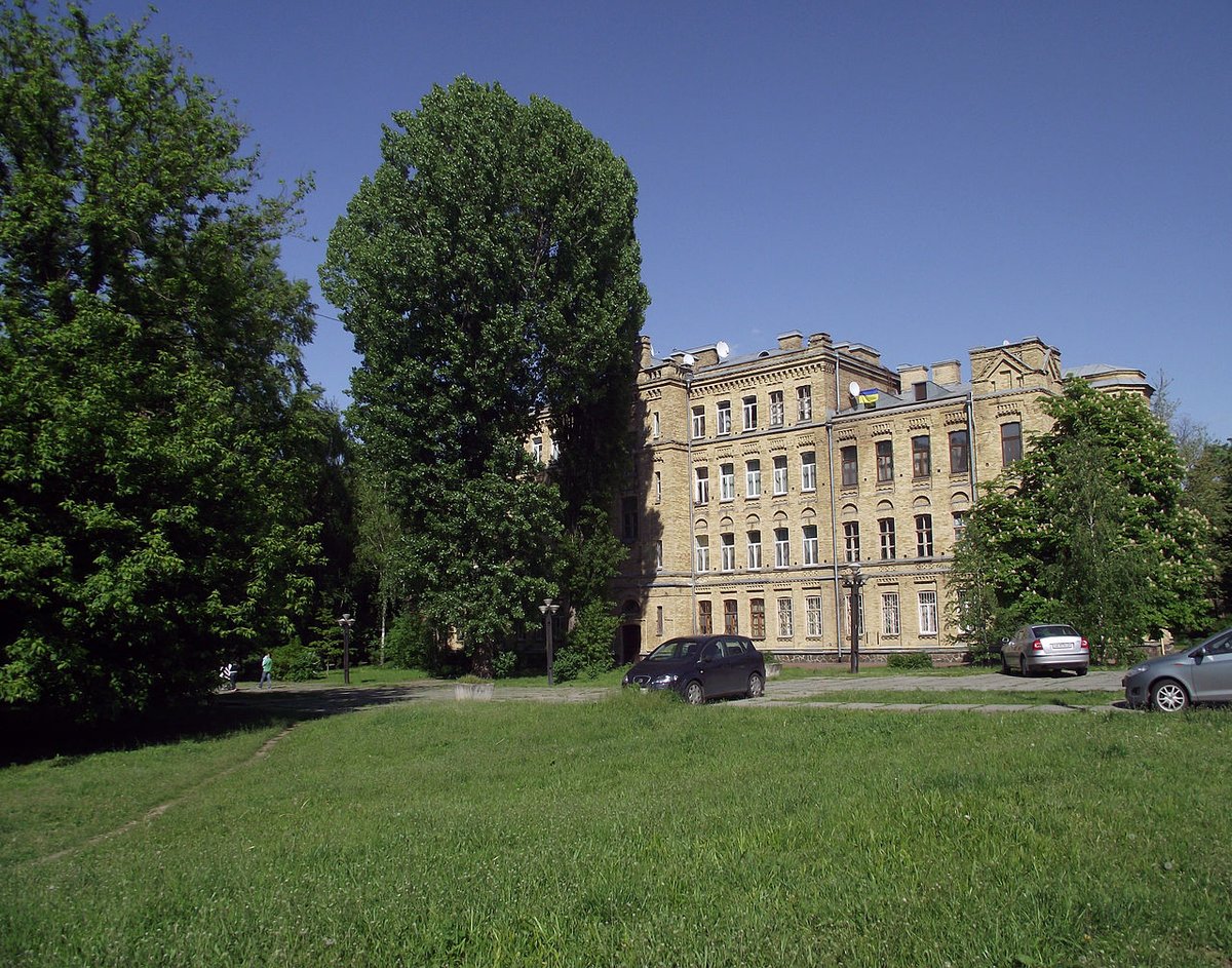 National Technical University of Ukraine. Будинок житловий № 1 службовців, Київ, Перемоги просп., 37. 2010